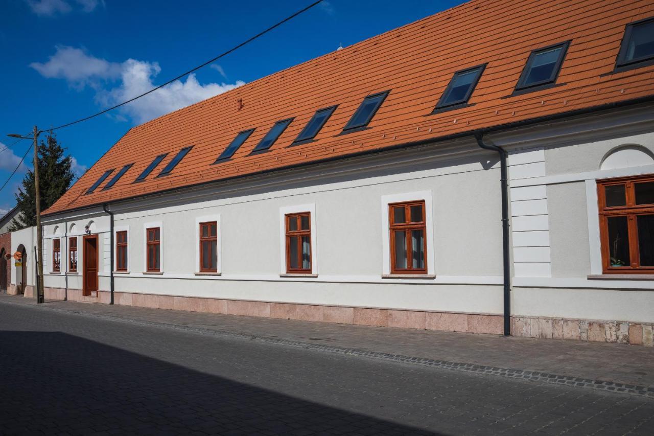 Kossuth Apartmanhaz Apartament