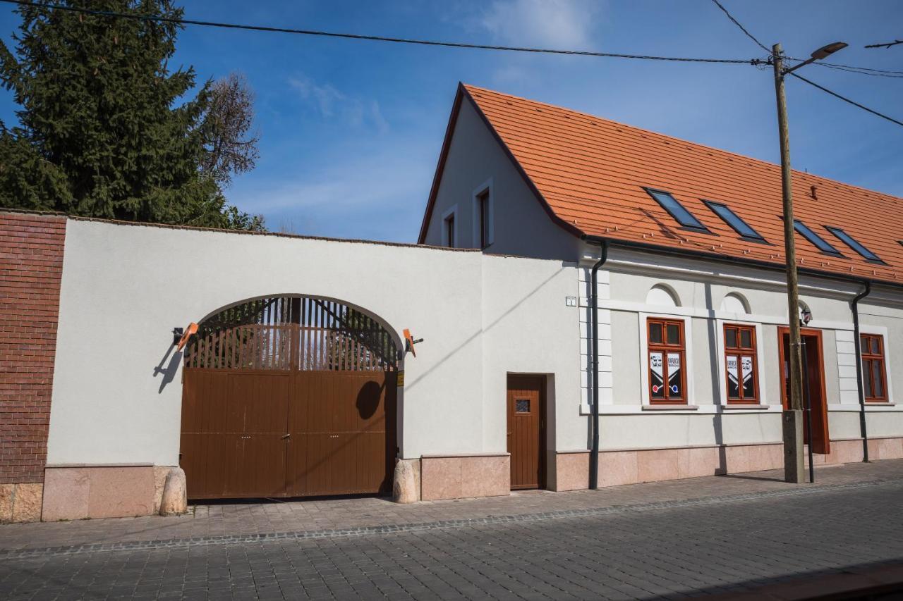 Apartament Kossuth Apartmanhaz Tata