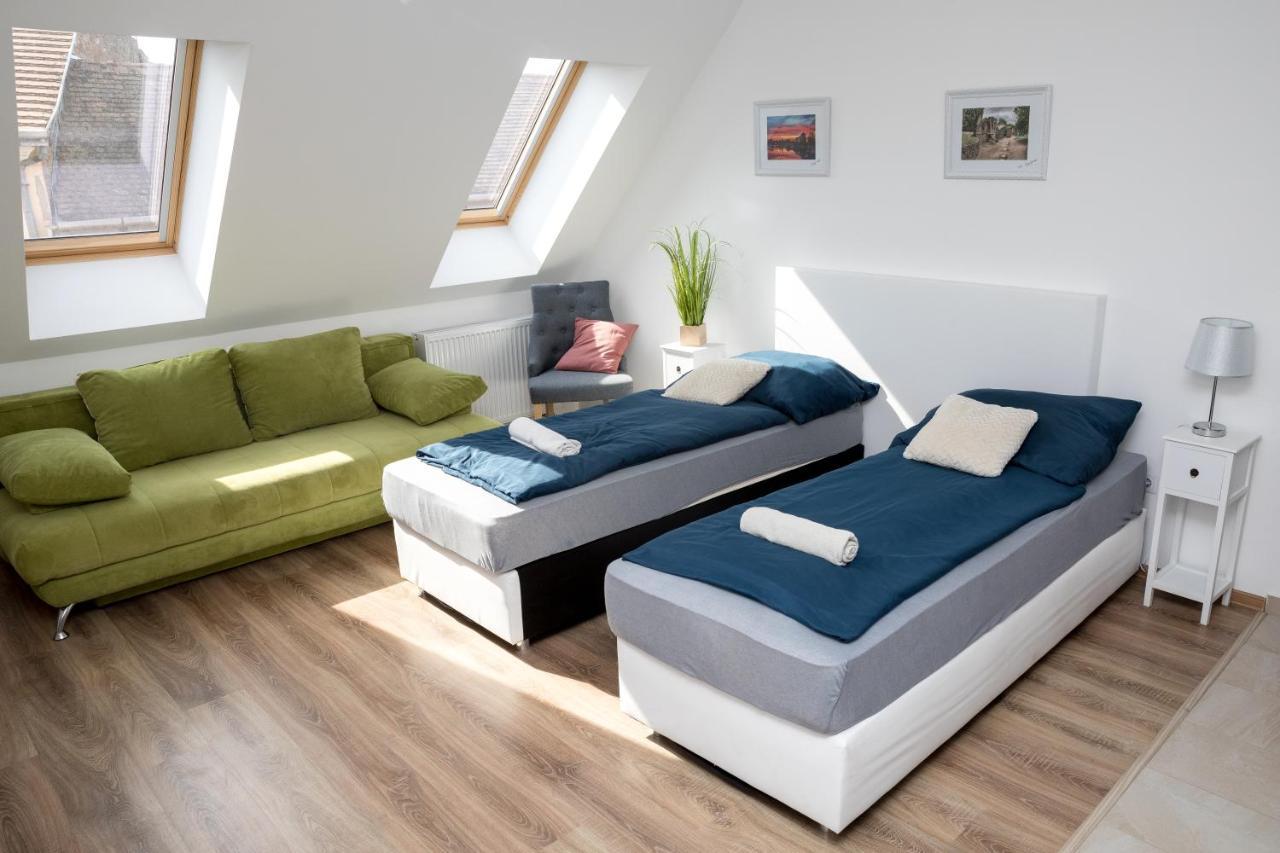 Kossuth Apartmanhaz * Tata
