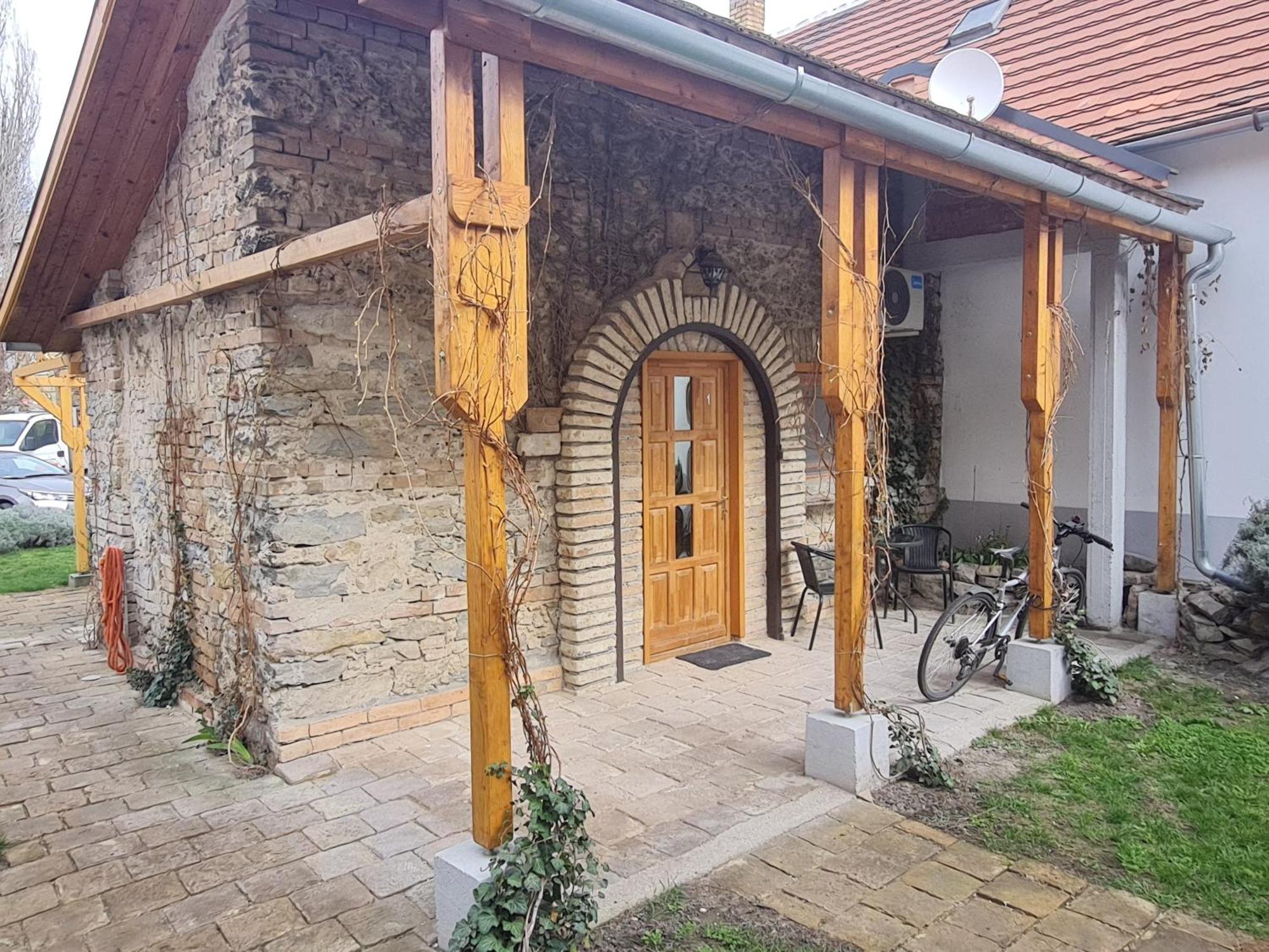 Kossuth Apartmanhaz Tata
