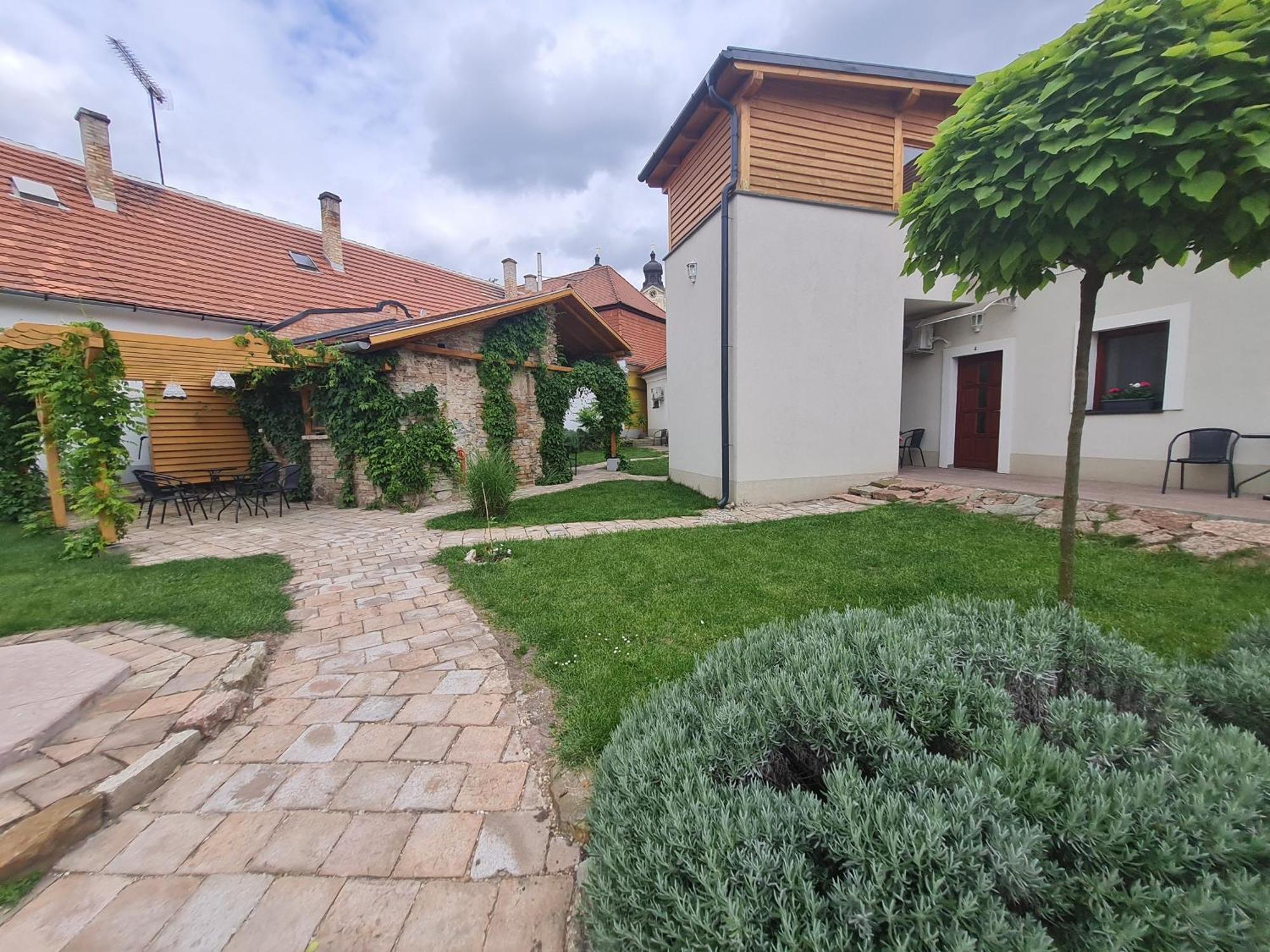 Kossuth Apartmanhaz Apartament *
